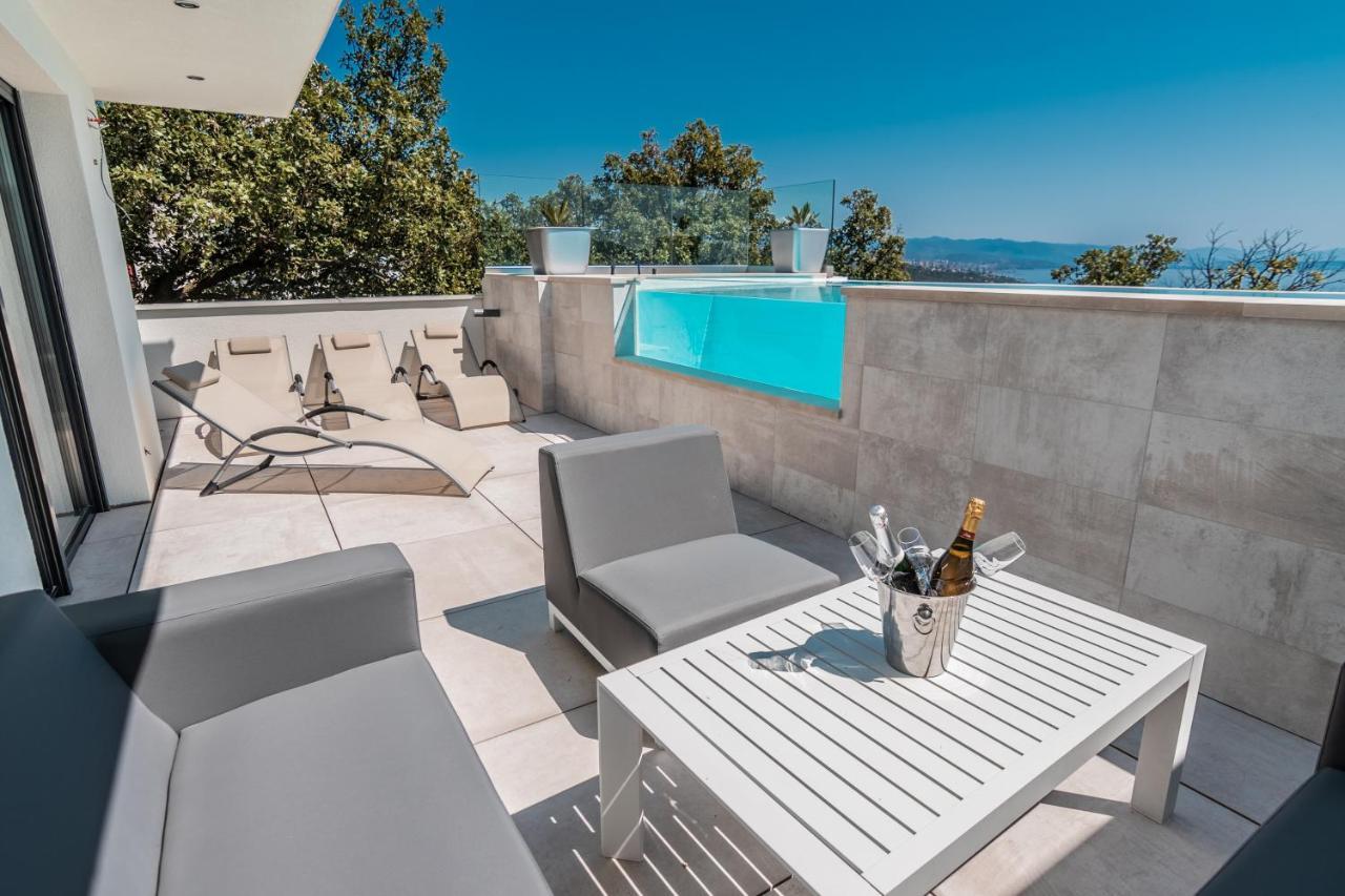 Villa The Boat With Rooftop Pool Matulji Eksteriør billede