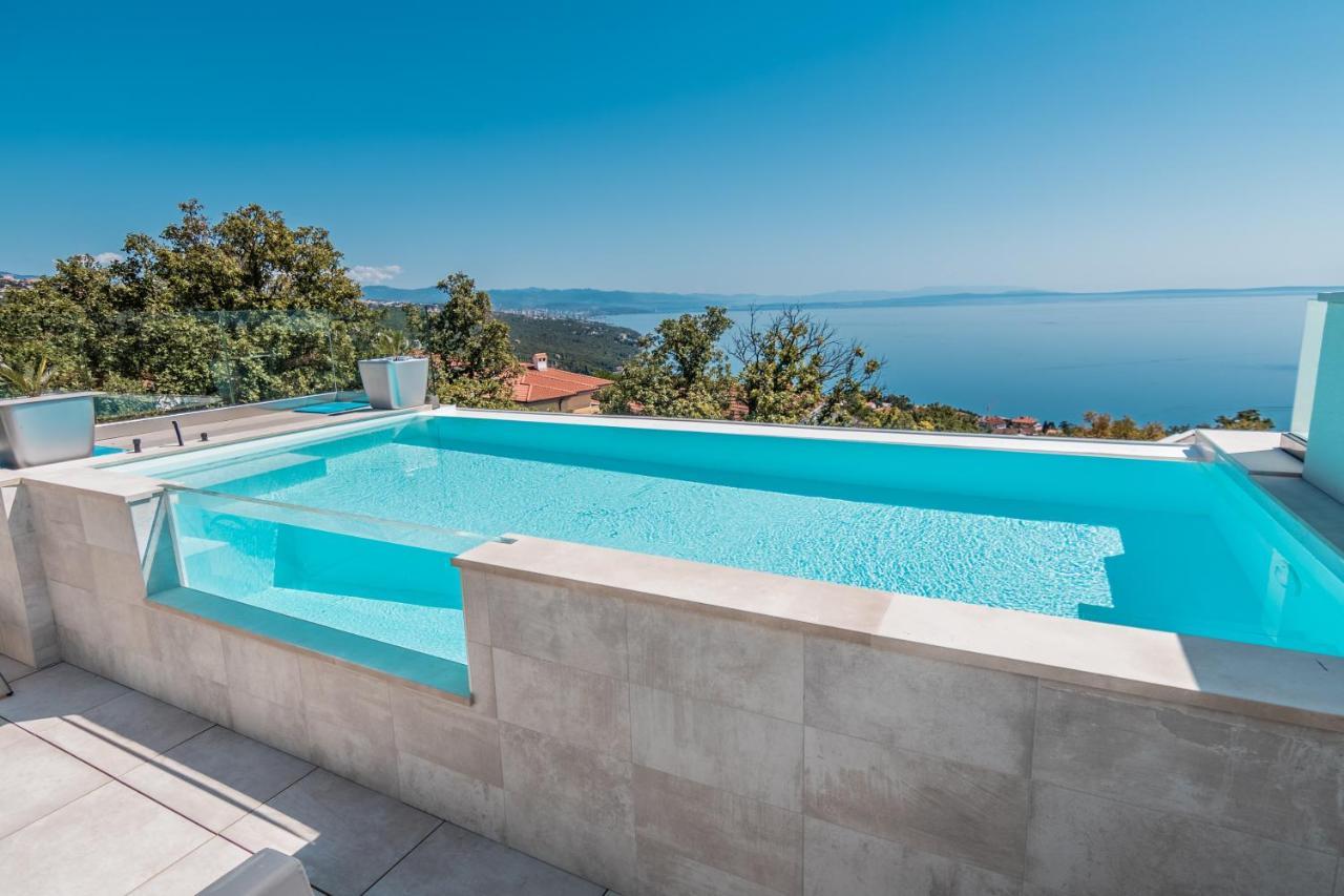 Villa The Boat With Rooftop Pool Matulji Eksteriør billede