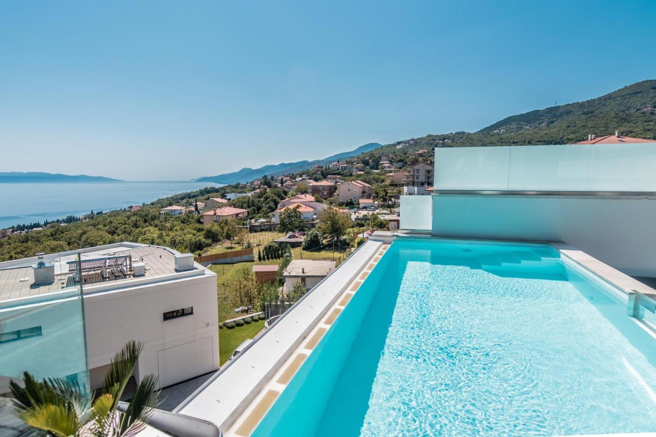Villa The Boat With Rooftop Pool Matulji Eksteriør billede